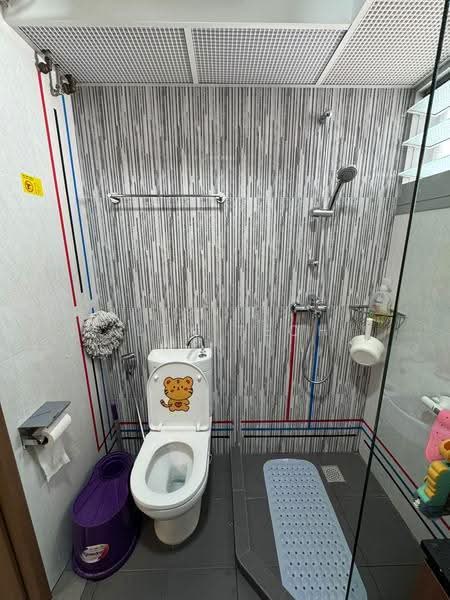 433C Bukit Batok West Ave 8, 433C Bukit Batok West Ave 8, Dairy Farm / Bukit Panjang / Choa Chu Kang, Room Rental, 100 sqft, HDB Flat For Rent, by Alex Teoh, 500291751 - Bathroom - PropertyGuru.com.sg