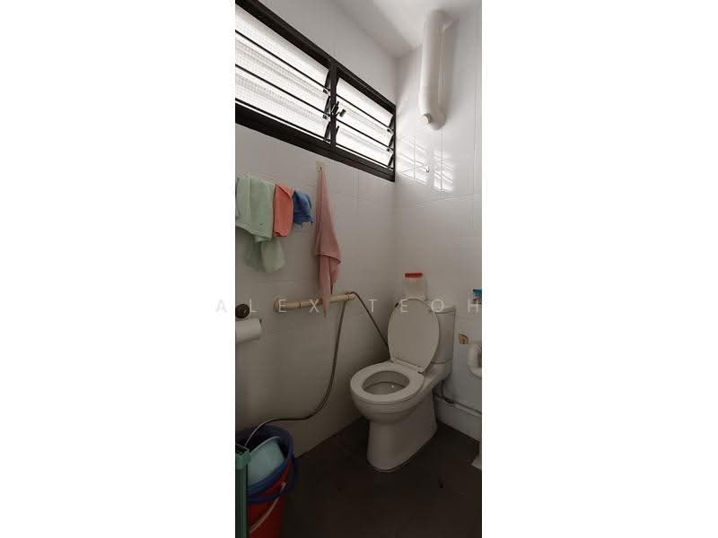 219A Jurong East Street 21, 219A Jurong East Street 21, Boon Lay / Jurong / Tuas, 3 Bedrooms, 1,270 sqft, HDB Flat For Sale, by Alex Teoh, 500291753 - Bathroom - PropertyGuru.com.sg