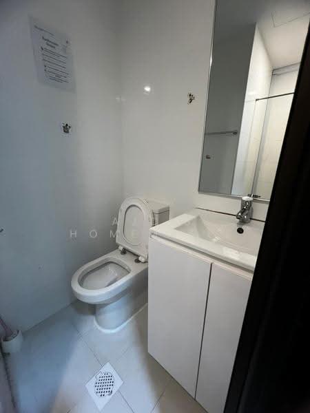 Emerald Park, 2 Indus Road, Alexandra / Commonwealth, Room Rental, 130 sqft, Condominium For Rent, by ACJ HOMEMATE PTE LTD, 500291787 - Bathroom - PropertyGuru.com.sg