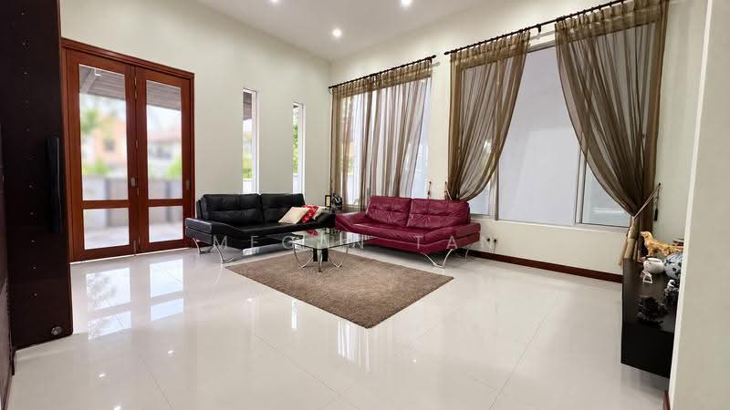 Serangoon Gardens, Penshurst Drive, Medway Place, Crowhurst Drive, Chartwell Drive, Bloxhome Drive, Berwick Drive, Tavistock Avenue, Huddington Avenue, Hemsley Avenue, Hougang / Punggol / Sengkang, 6 Bedrooms, 6,000 sqft, Semi-Detached House For Sale, by Megan Tan, 500291862 - Living Room - PropertyGuru.com.sg