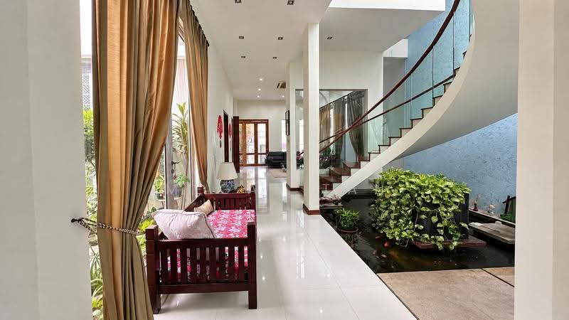 Serangoon Gardens, Penshurst Drive, Medway Place, Crowhurst Drive, Chartwell Drive, Bloxhome Drive, Berwick Drive, Tavistock Avenue, Huddington Avenue, Hemsley Avenue, Hougang / Punggol / Sengkang, 6 Bedrooms, 6,000 sqft, Semi-Detached House For Sale, by Megan Tan, 500291862 - Living Room - PropertyGuru.com.sg