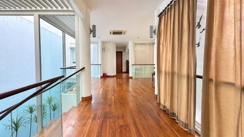 Serangoon Gardens, Penshurst Drive, Medway Place, Crowhurst Drive, Chartwell Drive, Bloxhome Drive, Berwick Drive, Tavistock Avenue, Huddington Avenue, Hemsley Avenue, Hougang / Punggol / Sengkang, 6 Bedrooms, 6,000 sqft, Semi-Detached House For Sale, by Megan Tan, 500291862 - Family area - PropertyGuru.com.sg
