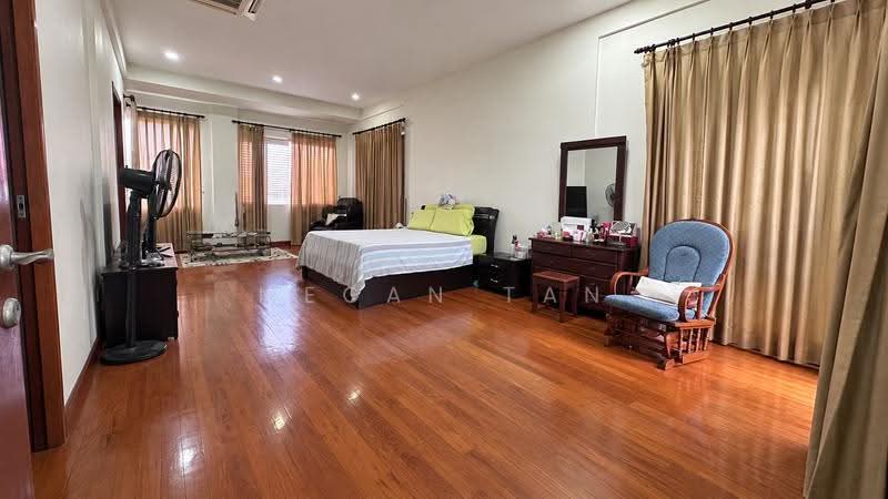Serangoon Gardens, Penshurst Drive, Medway Place, Crowhurst Drive, Chartwell Drive, Bloxhome Drive, Berwick Drive, Tavistock Avenue, Huddington Avenue, Hemsley Avenue, Hougang / Punggol / Sengkang, 6 Bedrooms, 6,000 sqft, Semi-Detached House For Sale, by Megan Tan, 500291862 - Master Bedroom - PropertyGuru.com.sg
