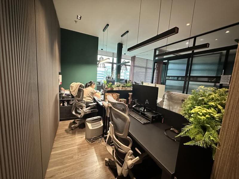 UB. One, 81 Ubi Avenue 4, Eunos / Geylang / Paya Lebar, 926 sqft, Light Industrial (B1) For Sale, by Henry Tan, 500291869 - Work Stations - CommercialGuru.com.sg