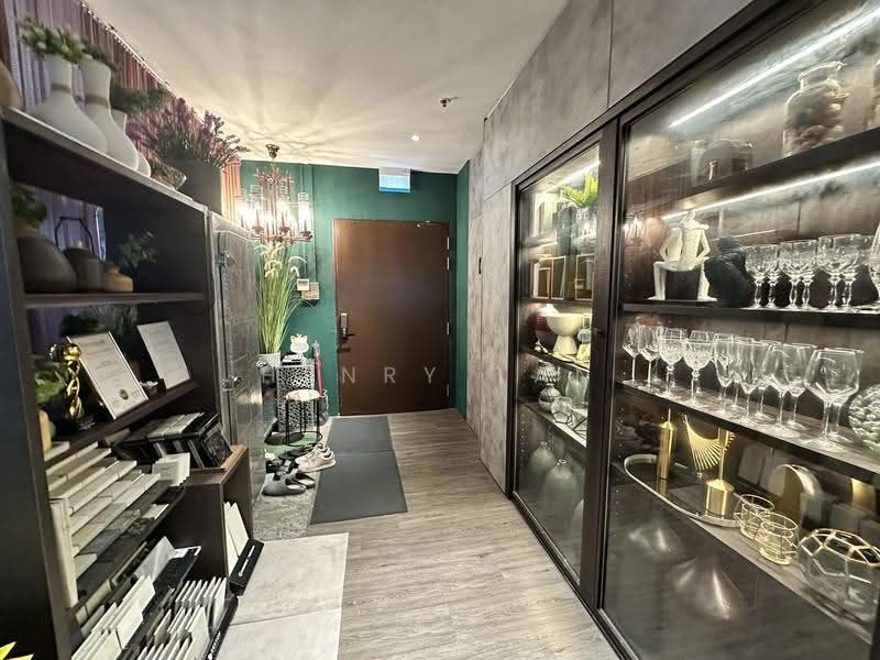 UB. One, 81 Ubi Avenue 4, Eunos / Geylang / Paya Lebar, 926 sqft, Light Industrial (B1) For Sale, by Henry Tan, 500291869 - Entrance - CommercialGuru.com.sg