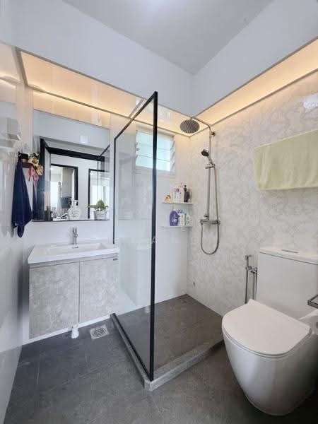 670B Edgefield Plains, 670B Edgefield Plains, Hougang / Punggol / Sengkang, 3 Bedrooms, 1,001 sqft, HDB Flat For Sale, by Ashley Huang, 500291871 - Common bathroom - PropertyGuru.com.sg