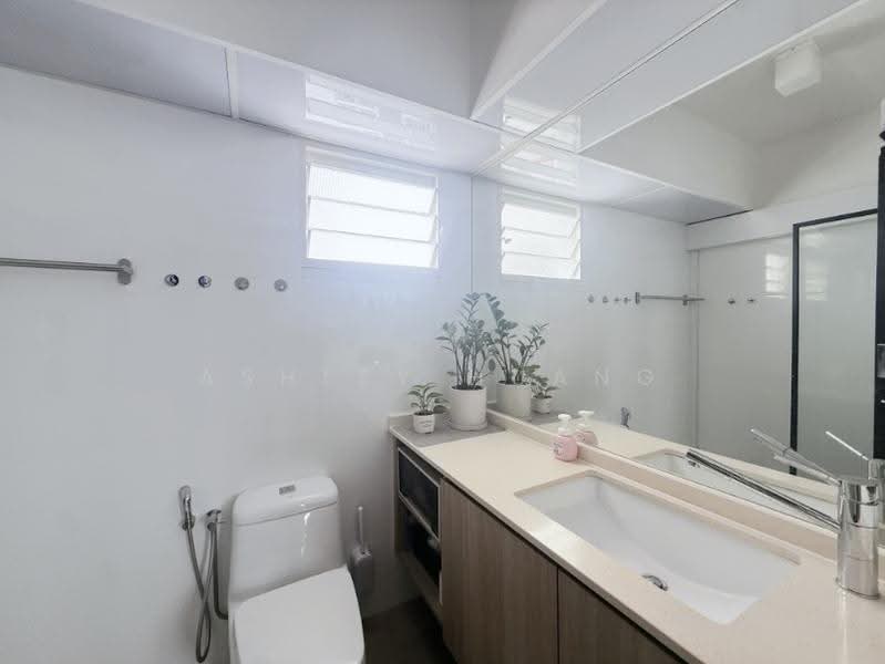 670B Edgefield Plains, 670B Edgefield Plains, Hougang / Punggol / Sengkang, 3 Bedrooms, 1,001 sqft, HDB Flat For Sale, by Ashley Huang, 500291871 - Master Bathroom - PropertyGuru.com.sg