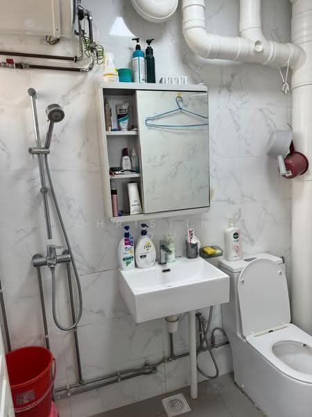 404 Serangoon Avenue 1, 404 Serangoon Avenue 1, Hougang / Punggol / Sengkang, 4 Bedrooms, 1,323 sqft, HDB Flat For Sale, by Christine Low, 500291881 - Bathroom - PropertyGuru.com.sg