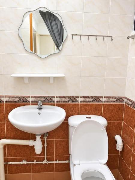 267 Bukit Batok East Avenue 4, 267 Bukit Batok East Avenue 4, Dairy Farm / Bukit Panjang / Choa Chu Kang, 2 Bedrooms, 688 sqft, HDB Flat For Rent, by Jasmine Chan, 500291883 - Bathroom - PropertyGuru.com.sg