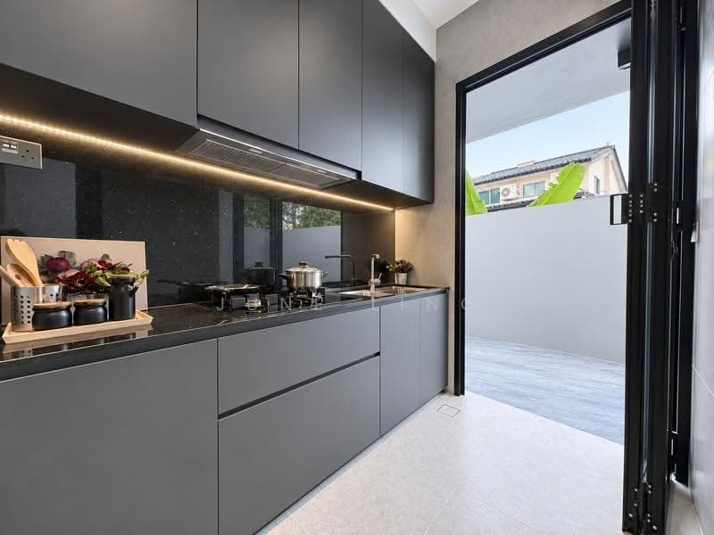 BRAND NEW FREEHOLD INTER-TERRACE!! 3.5 Storeys with Lift!, Sembawang Rd, Admiralty Rd E, Jln Kandis, Jln Basong, Jln Machang, Jln Kerayong, Andrews Ave, Wak Hassan Dr, King's Ave, Queen's Ave, Sembawang / Yishun, 5 Bedrooms, 4,834 sqft, Terraced House For Sale, by June Ling, 500291888 - Kitchen - PropertyGuru.com.sg