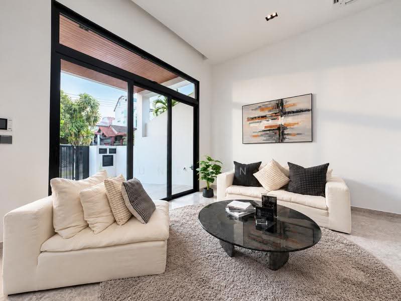 BRAND NEW FREEHOLD INTER-TERRACE!! 3.5 Storeys with Lift!, Sembawang Rd, Admiralty Rd E, Jln Kandis, Jln Basong, Jln Machang, Jln Kerayong, Andrews Ave, Wak Hassan Dr, King's Ave, Queen's Ave, Sembawang / Yishun, 5 Bedrooms, 4,834 sqft, Terraced House For Sale, by June Ling, 500291888 - Living Room - PropertyGuru.com.sg