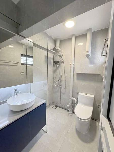 9 Gloucester Road, 9 Gloucester Road, Farrer Park / Serangoon Rd, 3 Bedrooms, 980 sqft, HDB Flat For Sale, by Vivian Ng, 500291893 - Bathroom - PropertyGuru.com.sg