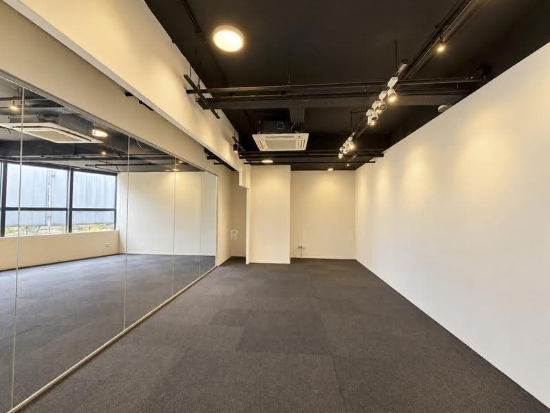 Ground Floor Showroom Office @ Ubi, Ubi Road 1, Eunos / Geylang / Paya Lebar, 2,690 sqft, Light Industrial (B1) For Sale, by Marc Lee, 500291894 - Interior - CommercialGuru.com.sg