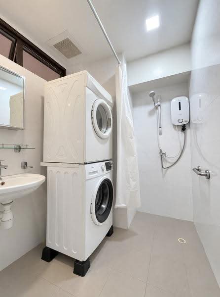 People's Park Complex, 1 Park Road, Boat Quay / Raffles Place / Marina, 3 Bedrooms, 1,173 sqft, Apartment For Sale, by Kai Chen, 500291899 - Bathroom - PropertyGuru.com.sg