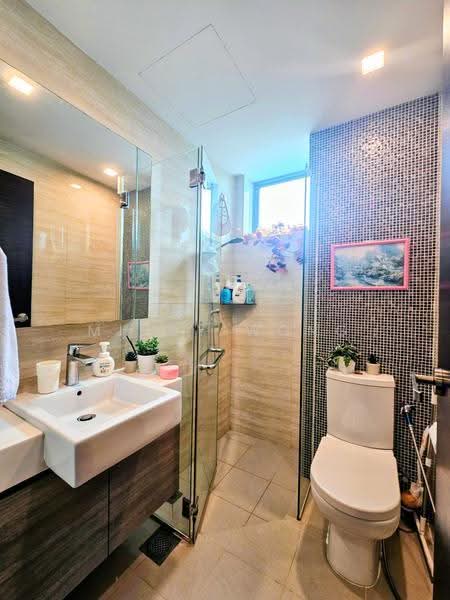 Springdale Condo, 51 Hindhede Walk, Clementi Park / Upper Bukit Timah, 3 Bedrooms, 1,152 sqft, Condominium For Sale, by Mindy Wong, 500291911 - Bathroom - PropertyGuru.com.sg