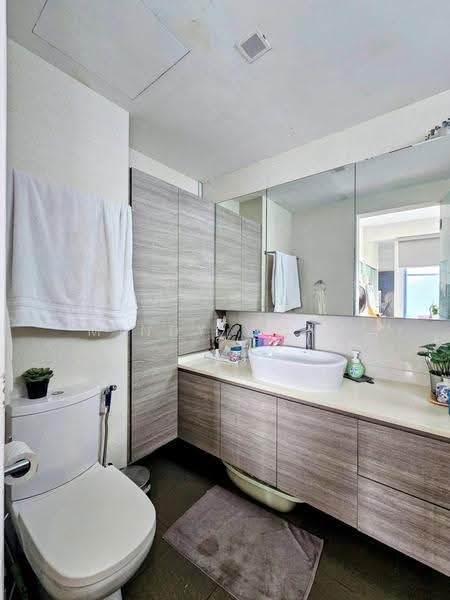 Springdale Condo, 51 Hindhede Walk, Clementi Park / Upper Bukit Timah, 3 Bedrooms, 1,152 sqft, Condominium For Sale, by Mindy Wong, 500291911 - Bathroom - PropertyGuru.com.sg