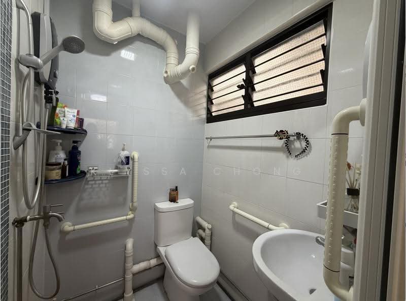 119 Mcnair Road, 119 Mcnair Road, Balestier / Toa Payoh, 3 Bedrooms, 904 sqft, HDB Flat For Sale, by Klyssa Chong, 500291935 - Bathroom - PropertyGuru.com.sg