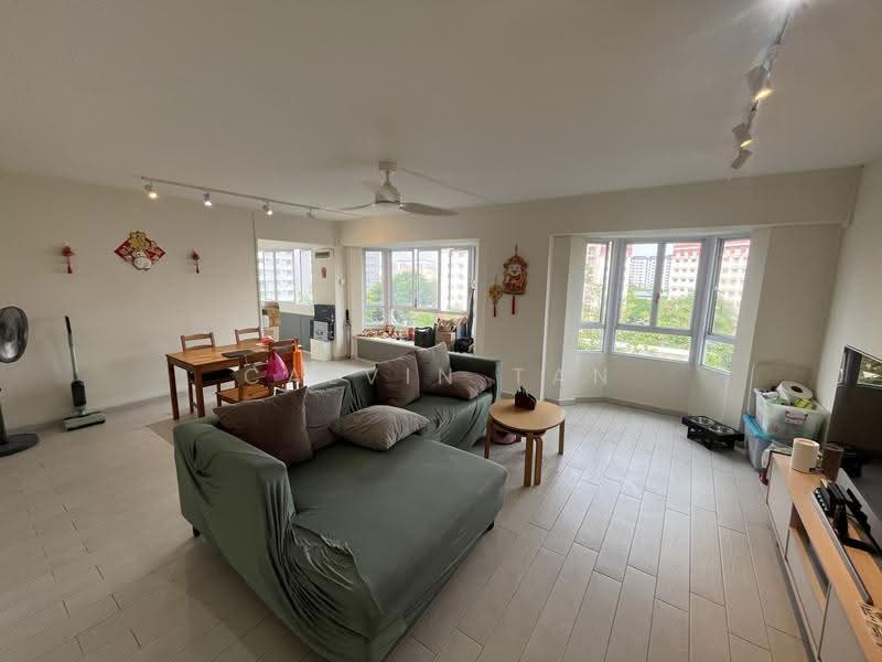 490B Tampines Street 45, 490B Tampines Street 45, Pasir Ris / Tampines, 3 Bedrooms, 1,335 sqft, HDB Flat For Sale, by Calvin Tan, 500291970 - Living Room - PropertyGuru.com.sg