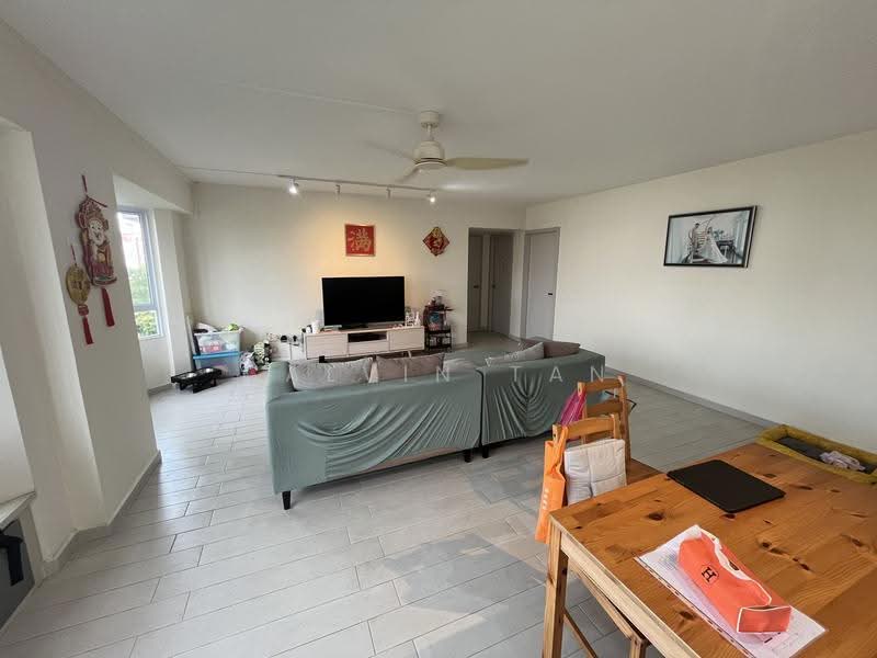 490B Tampines Street 45, 490B Tampines Street 45, Pasir Ris / Tampines, 3 Bedrooms, 1,335 sqft, HDB Flat For Sale, by Calvin Tan, 500291970 - Living Room - PropertyGuru.com.sg