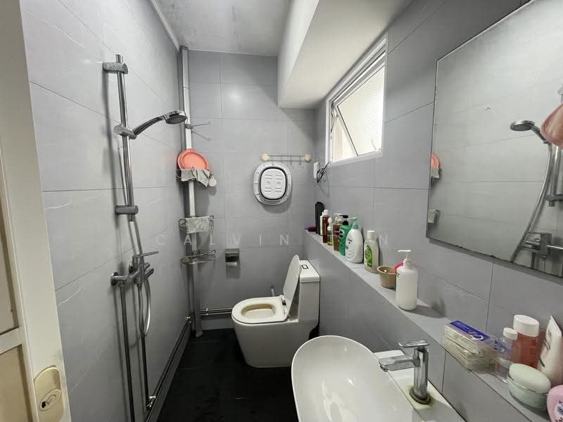 490B Tampines Street 45, 490B Tampines Street 45, Pasir Ris / Tampines, 3 Bedrooms, 1,335 sqft, HDB Flat For Sale, by Calvin Tan, 500291970 - Bathroom - PropertyGuru.com.sg