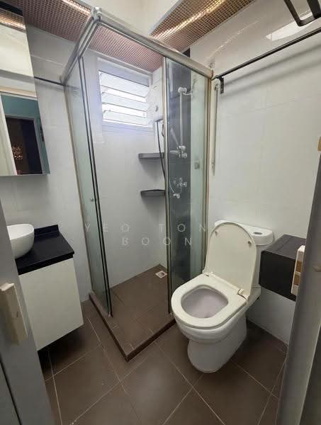 43A Margaret Drive, 43A Margaret Drive, Alexandra / Commonwealth, 3 Bedrooms, 893 sqft, HDB Flat For Sale, by Yeo Tong Boon, 500291990 - Bathroom - PropertyGuru.com.sg