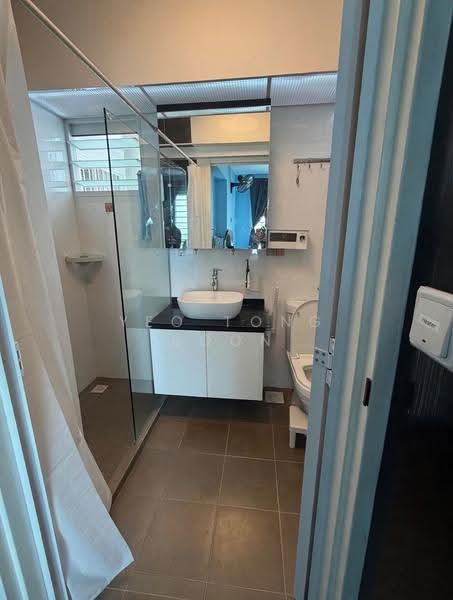 43A Margaret Drive, 43A Margaret Drive, Alexandra / Commonwealth, 3 Bedrooms, 893 sqft, HDB Flat For Sale, by Yeo Tong Boon, 500291990 - Bathroom - PropertyGuru.com.sg