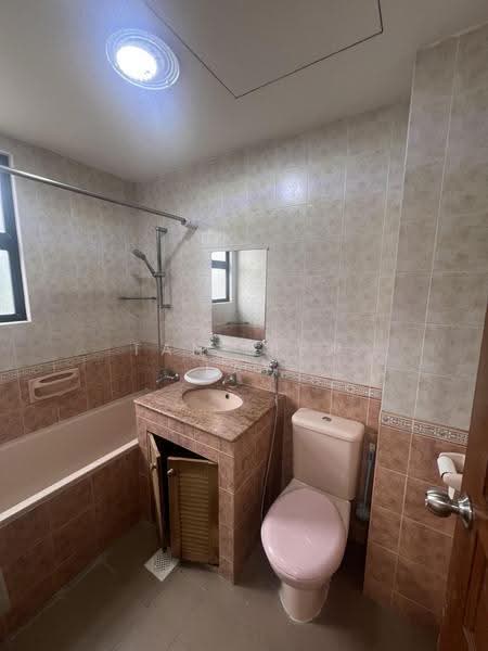 Casa Sarina, 101 Lorong Sarina, Eunos / Geylang / Paya Lebar, 2 Bedrooms, 990 sqft, Condominium For Sale, by Tan Siew Lay, 500292007 - Bathroom - PropertyGuru.com.sg