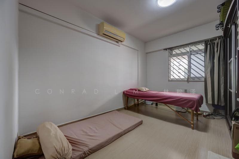739 Yishun Avenue 5, 739 Yishun Avenue 5, Sembawang / Yishun, 1 Bedroom, 721 sqft, HDB Flat For Sale, by Conrad Lim 林松泽, 500292011 - Interior - PropertyGuru.com.sg