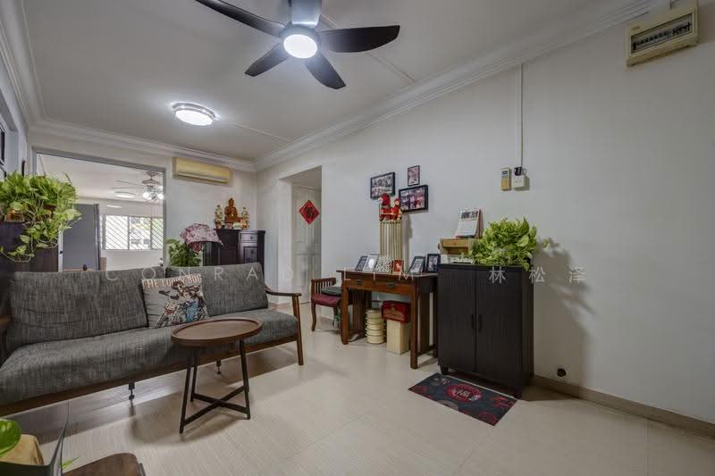 739 Yishun Avenue 5, 739 Yishun Avenue 5, Sembawang / Yishun, 1 Bedroom, 721 sqft, HDB Flat For Sale, by Conrad Lim 林松泽, 500292011 - Living Room - PropertyGuru.com.sg