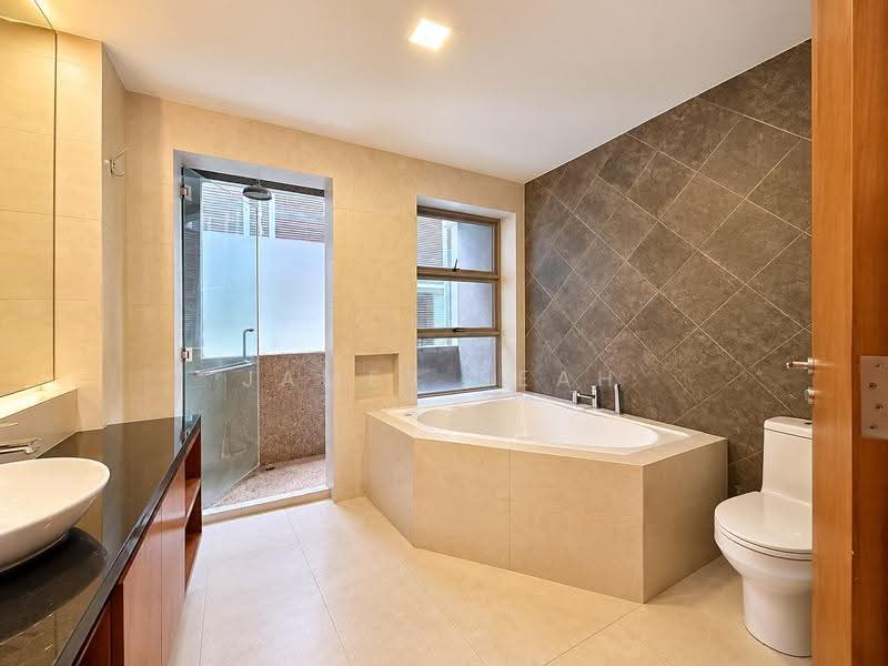 Thomson Ridge, Thomson Ridge, Soo Chow Garden, Upper Thomson Road, Ang Mo Kio / Bishan / Thomson, 5 Bedrooms, 4,600 sqft, Semi-Detached House For Rent, by James Seah, 500292040 - Bathroom - PropertyGuru.com.sg