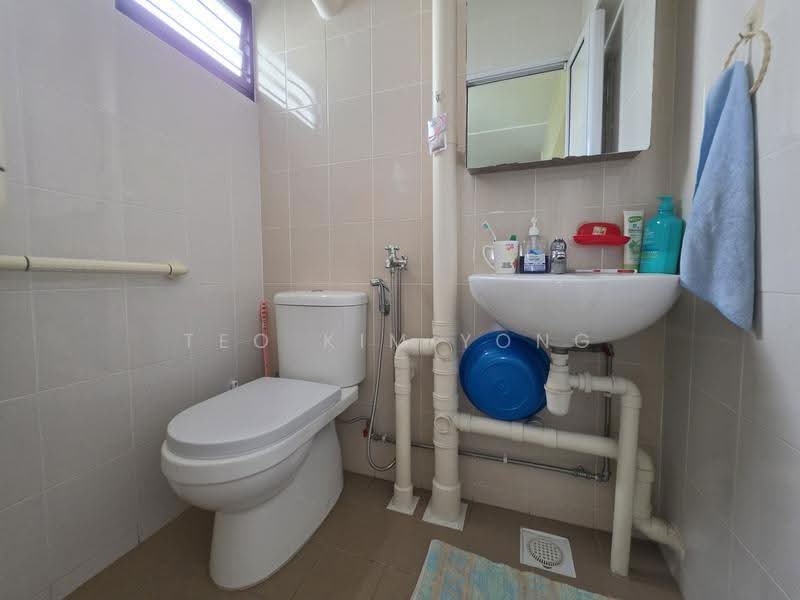 232 Ang Mo Kio Avenue 3, 232 Ang Mo Kio Avenue 3, Ang Mo Kio / Bishan / Thomson, 2 Bedrooms, 721 sqft, HDB Flat For Sale, by Teo Kim Yong, 500292053 - Bathroom - PropertyGuru.com.sg