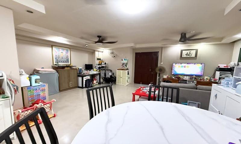 109A Edgedale Plains, 109A Edgedale Plains, Hougang / Punggol / Sengkang, 3 Bedrooms, 1,184 sqft, HDB Flat For Sale, by Elaine Lee, 500292061 - Living Room - PropertyGuru.com.sg