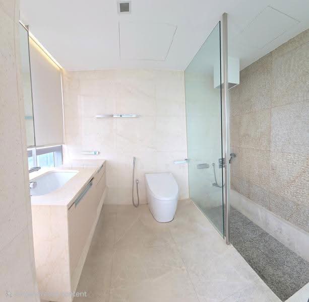Silversea, East Coast / Marine Parade, 3 Bedrooms, 1,572 sqft, Condominium For Rent, by Juvena Phung, 500292062 - Master Room attached Bath - PropertyGuru.com.sg