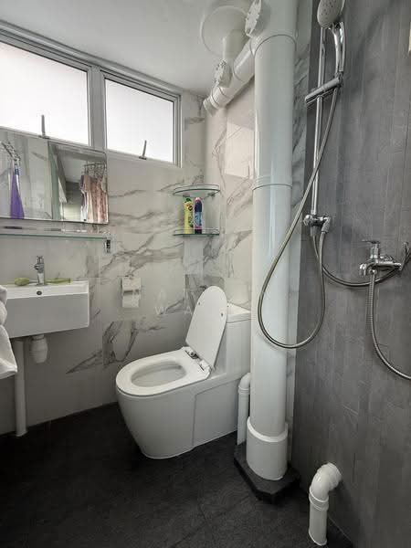702 Bedok Reservoir Road, 702 Bedok Reservoir Road, Bedok / Upper East Coast, Room Rental, 150 sqft, HDB Flat For Rent, by Nathan Wang, 500292106 - Bathroom - PropertyGuru.com.sg