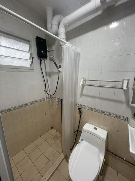 105B Edgefield Plains, 105B Edgefield Plains, Hougang / Punggol / Sengkang, Room Rental, 200 sqft, HDB Flat For Rent, by LING WANG, 500292120 - Bathroom - PropertyGuru.com.sg