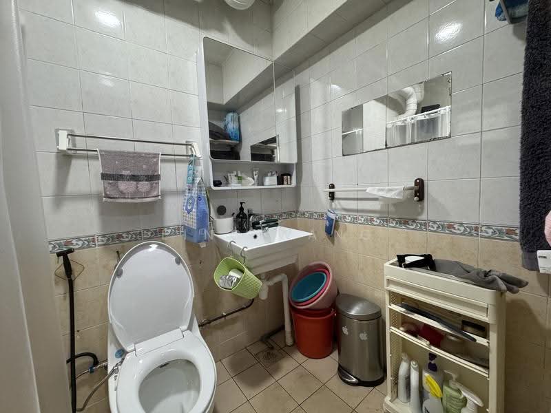 105B Edgefield Plains, 105B Edgefield Plains, Hougang / Punggol / Sengkang, Room Rental, 200 sqft, HDB Flat For Rent, by LING WANG, 500292120 - Bathroom - PropertyGuru.com.sg
