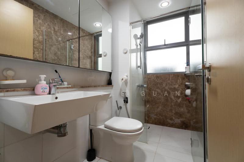 Eight Courtyards, 18 Canberra Drive, Sembawang / Yishun, 3 Bedrooms, 958 sqft, Condominium For Sale, by Michele Guan, 500292127 - Common Bathroom - PropertyGuru.com.sg