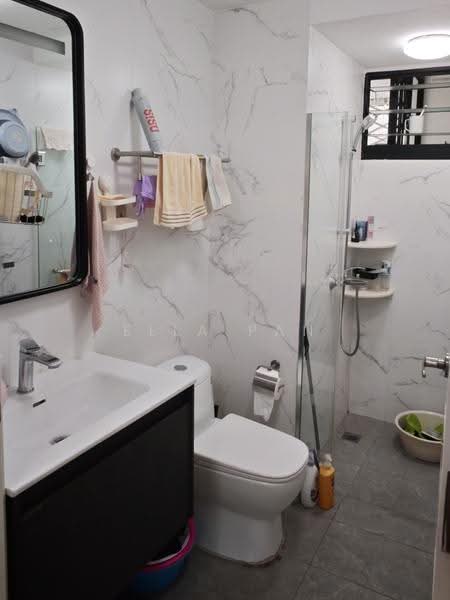 Westmere, 75 Jurong East Street 13, Boon Lay / Jurong / Tuas, 3 Bedrooms, 1,098 sqft, Condominium For Rent, by Ella Pan, 500292138 - Bathroom - PropertyGuru.com.sg