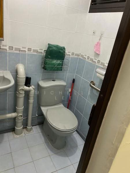 414 Ang Mo Kio Avenue 10, 414 Ang Mo Kio Avenue 10, Ang Mo Kio / Bishan / Thomson, Room Rental, 200 sqft, HDB Flat For Rent, by Michelle Lee, 500292143 - Bathroom - PropertyGuru.com.sg