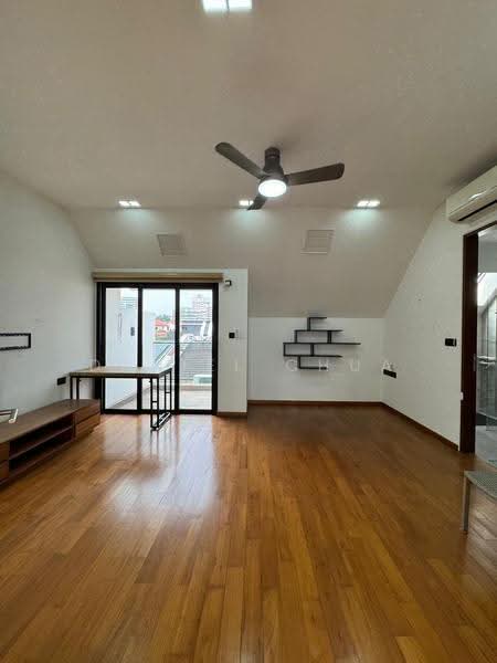 Serangoon Garden Estate, Cooling Close, Hougang / Punggol / Sengkang, 5 Bedrooms, 3,550 sqft, Terraced House For Rent, by Daniel Chua, 500292150 - Living Room - PropertyGuru.com.sg