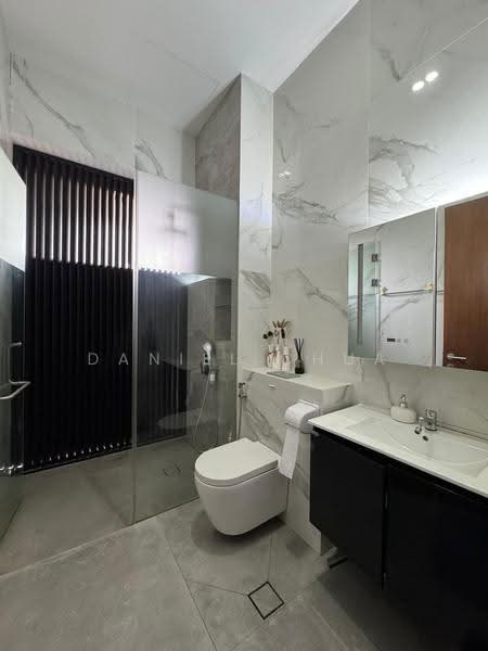 Serangoon Garden Estate, Cooling Close, Hougang / Punggol / Sengkang, 5 Bedrooms, 3,550 sqft, Terraced House For Rent, by Daniel Chua, 500292150 - Bathroom - PropertyGuru.com.sg