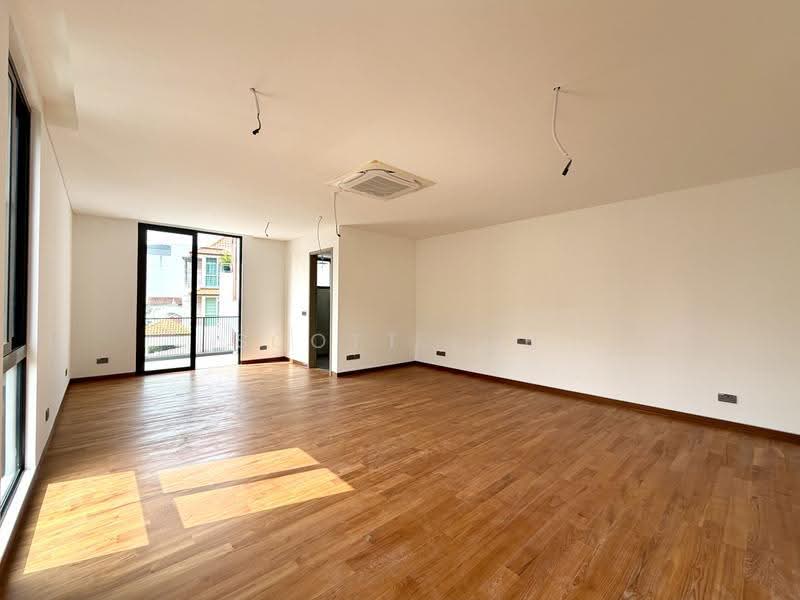 Brand New Semi-Detached in Telok Kurau, East Coast / Marine Parade, 5 Bedrooms, 6,311 sqft, Semi-Detached House For Sale, by Scott Loh, 500292151 - Junior Master with Bathroom & Balcony - PropertyGuru.com.sg