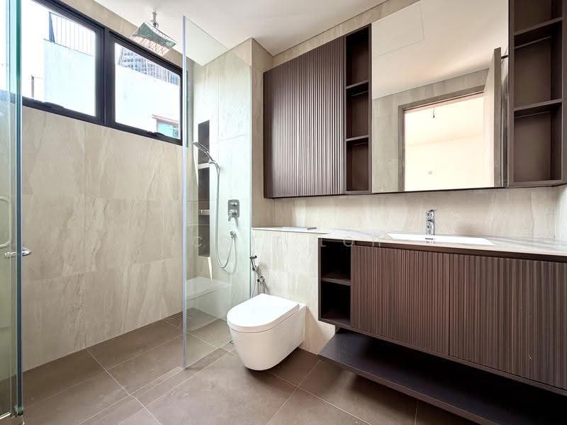 Brand New Semi-Detached in Telok Kurau, East Coast / Marine Parade, 5 Bedrooms, 6,311 sqft, Semi-Detached House For Sale, by Scott Loh, 500292151 - Junior Master Bathroom - PropertyGuru.com.sg