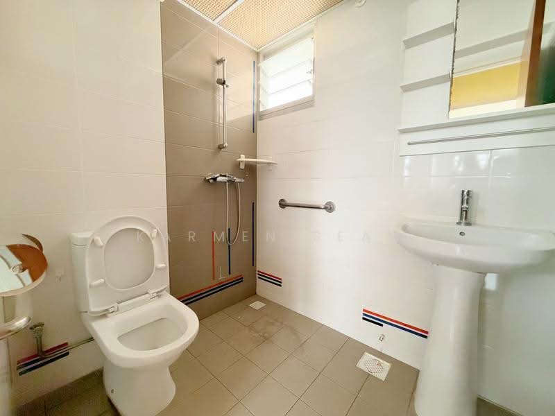 224B Sumang Lane, 224B Sumang Lane, Hougang / Punggol / Sengkang, 2 Bedrooms, 732 sqft, HDB Flat For Rent, by Karmen Seam, 500292161 - Bathroom - PropertyGuru.com.sg