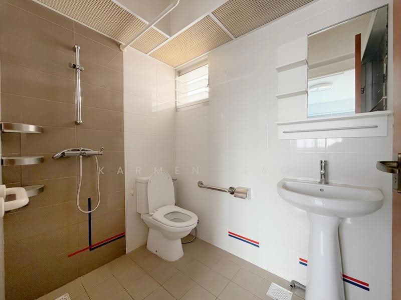 224B Sumang Lane, 224B Sumang Lane, Hougang / Punggol / Sengkang, 2 Bedrooms, 732 sqft, HDB Flat For Rent, by Karmen Seam, 500292161 - Master Bathroom - PropertyGuru.com.sg