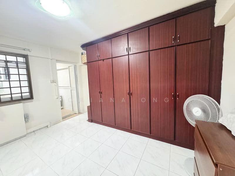 141 Marsiling Road, 141 Marsiling Road, Admiralty / Woodlands, 4 Bedrooms, 1,872 sqft, HDB Flat For Sale, by Loriana Ong, 500292173 - Master bedroom wardrobe area - PropertyGuru.com.sg