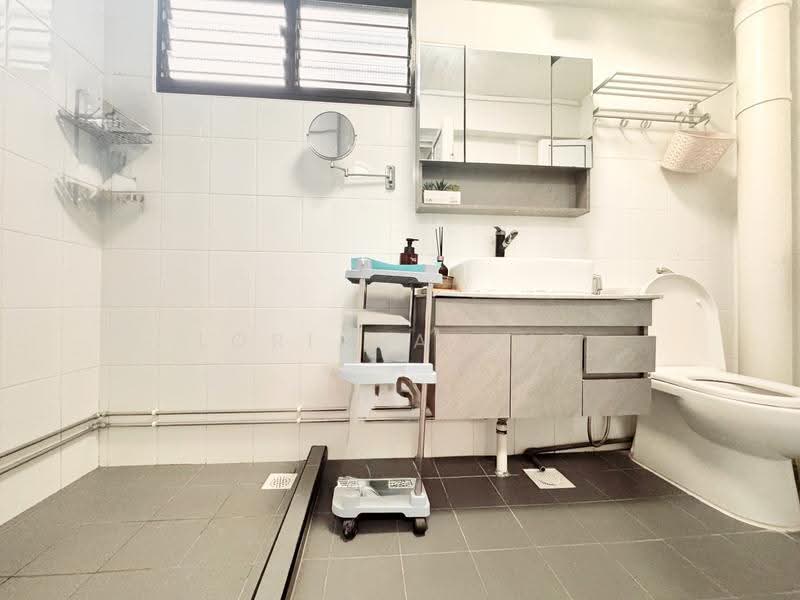 141 Marsiling Road, 141 Marsiling Road, Admiralty / Woodlands, 4 Bedrooms, 1,872 sqft, HDB Flat For Sale, by Loriana Ong, 500292173 - Jack & Jill Common Bathroom - PropertyGuru.com.sg