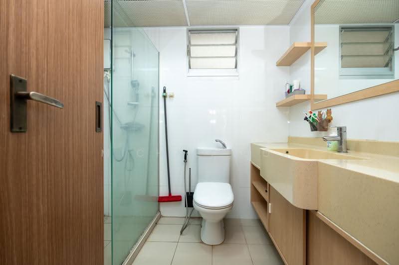 439B Bukit Batok West Avenue 8, 439B Bukit Batok West Avenue 8, Dairy Farm / Bukit Panjang / Choa Chu Kang, 3 Bedrooms, 1,216 sqft, HDB Flat For Sale, by Michael Ooi, 500292179 - Bathroom - PropertyGuru.com.sg