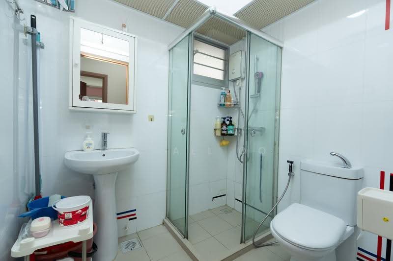 439B Bukit Batok West Avenue 8, 439B Bukit Batok West Avenue 8, Dairy Farm / Bukit Panjang / Choa Chu Kang, 3 Bedrooms, 1,216 sqft, HDB Flat For Sale, by Michael Ooi, 500292179 - Bathroom - PropertyGuru.com.sg