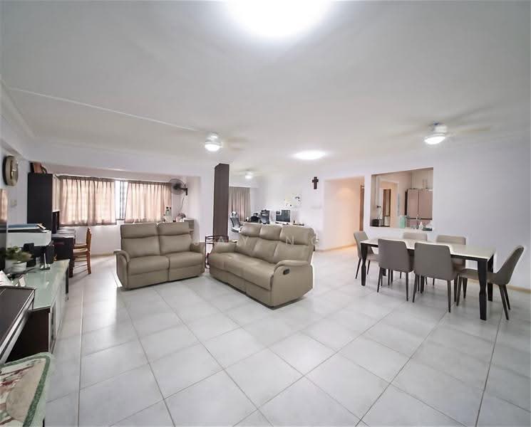 332 Sembawang Close, 332 Sembawang Close, Sembawang / Yishun, 3 Bedrooms, 1,463 sqft, HDB Flat For Sale, by Jay Ng, 500292192 - Living Room - PropertyGuru.com.sg